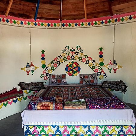 White Land Villagestay Dhordo Экстерьер фото
