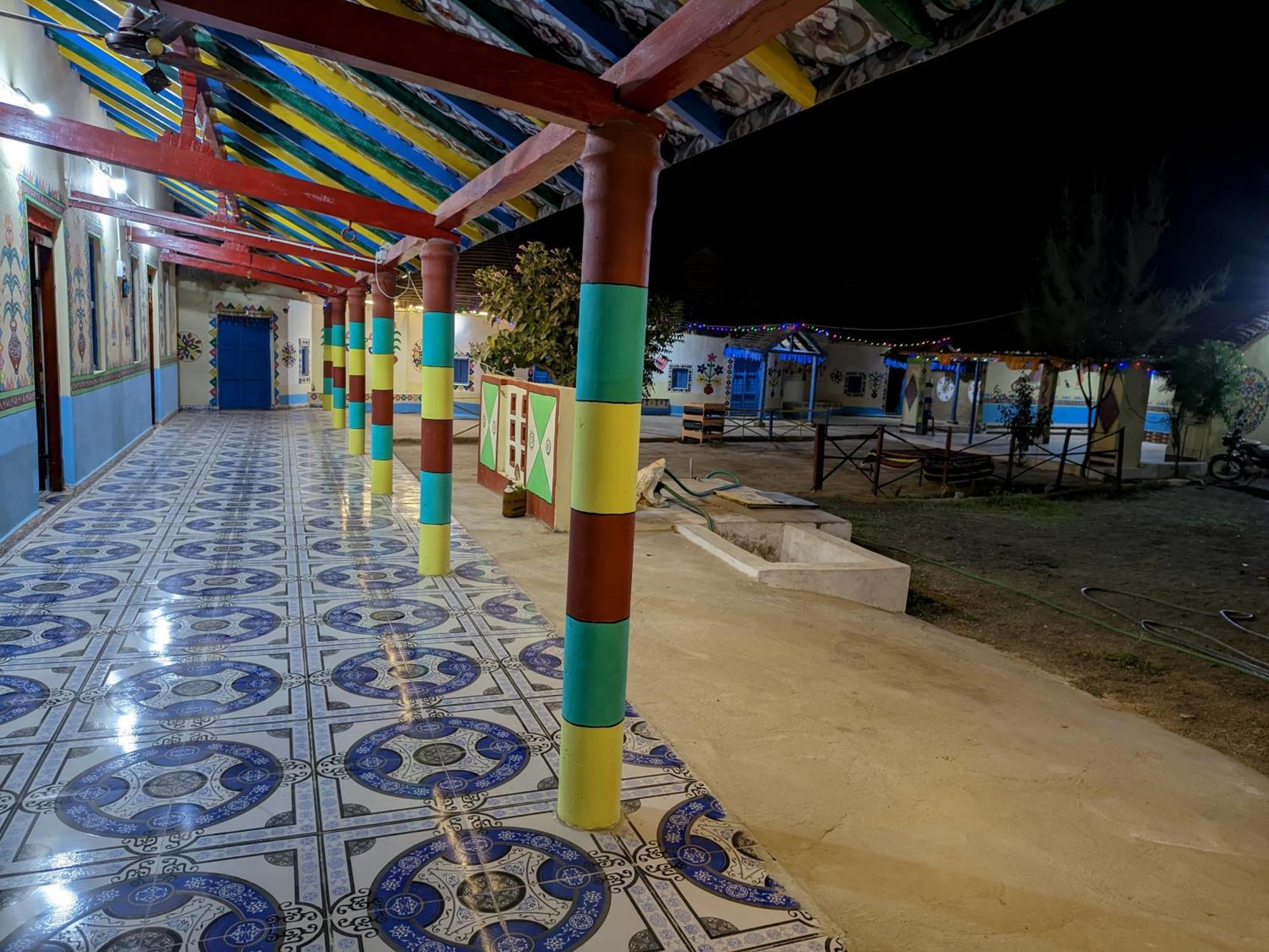 White Land Villagestay Dhordo Экстерьер фото