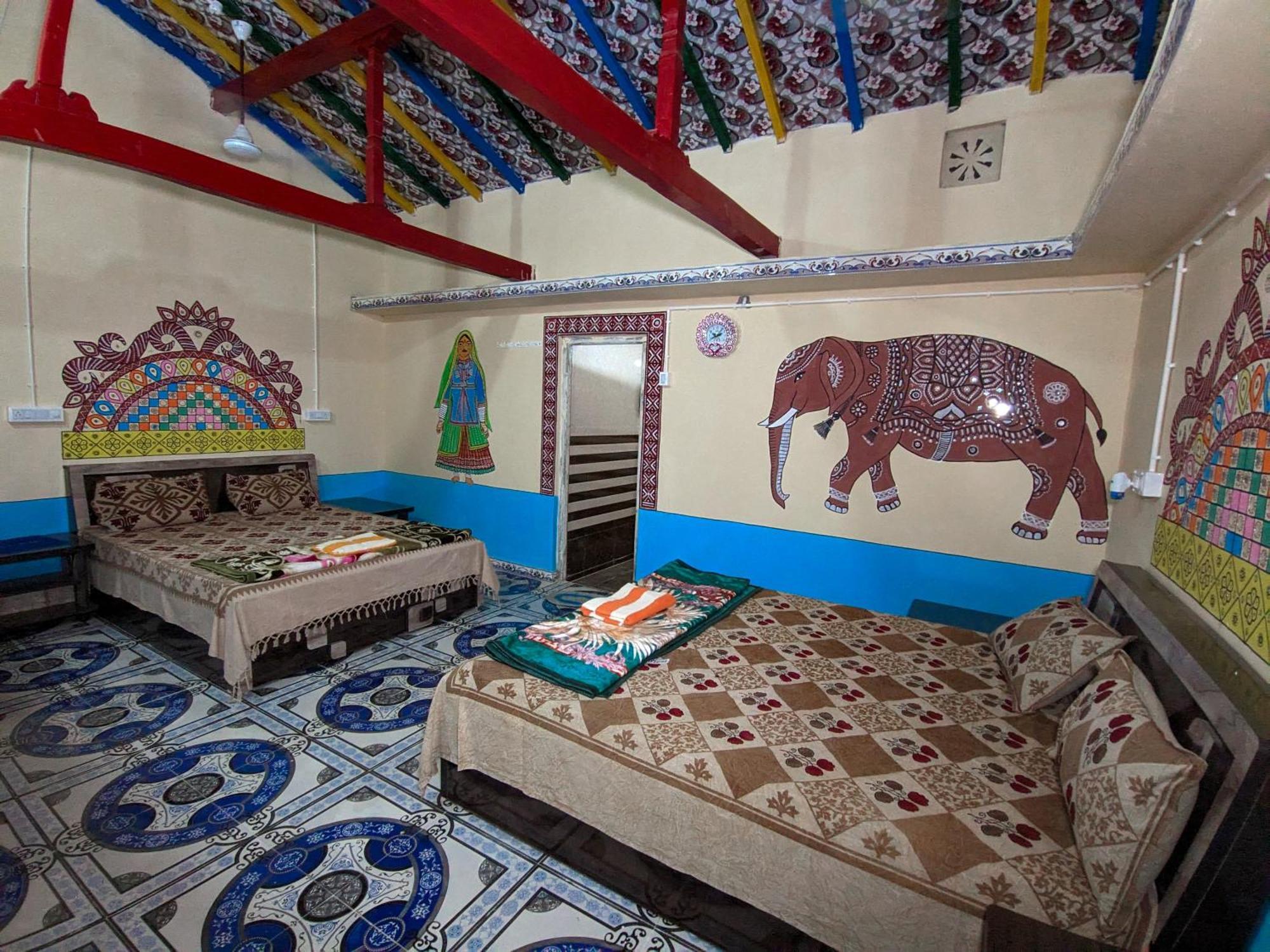 White Land Villagestay Dhordo Экстерьер фото