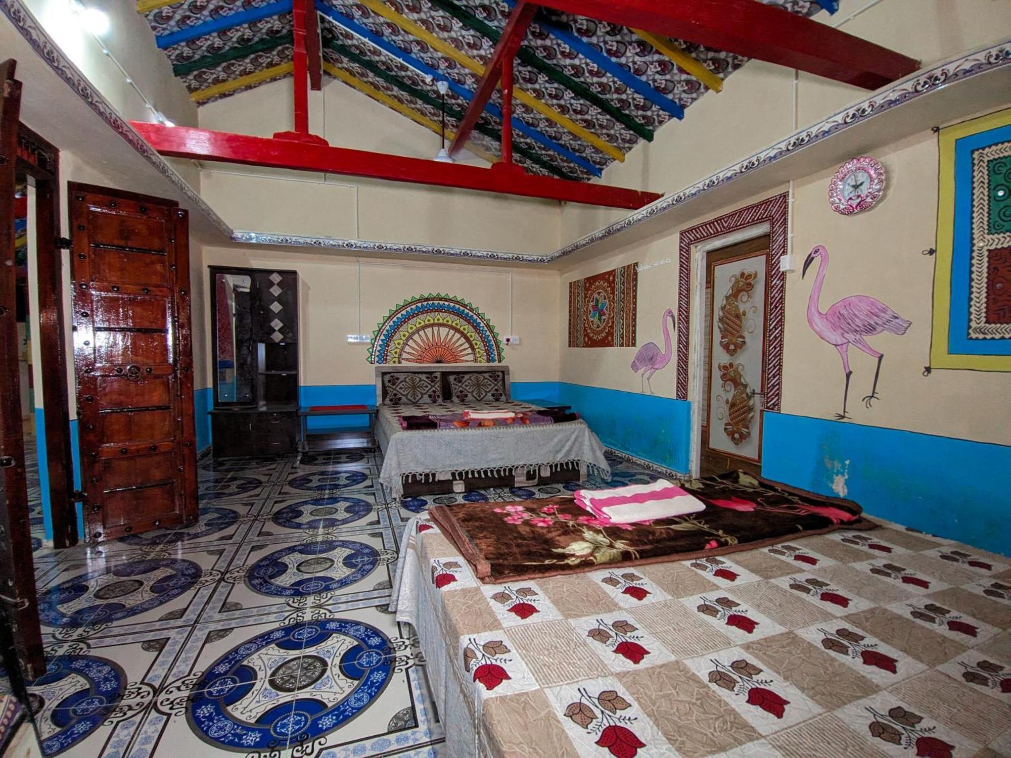 White Land Villagestay Dhordo Экстерьер фото